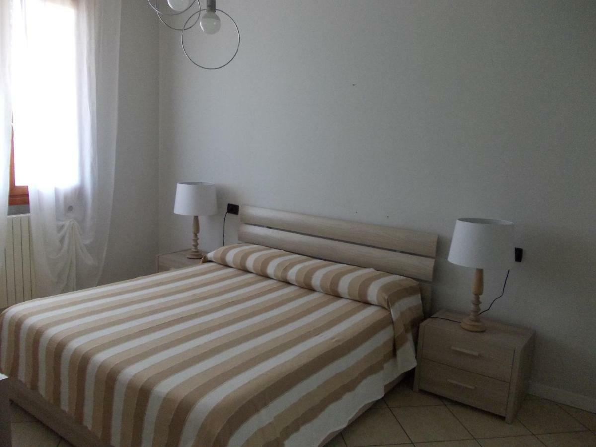 Alessandria Residence Desenzano del Garda Buitenkant foto